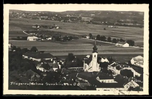 AK Gunskirchen /Ob. Öst., Fliegeraufnahme mit Kirche und Ortsansicht