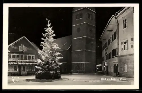 AK Zell am See, Platz mit Kirche und Weihnachtsbaum im Winter