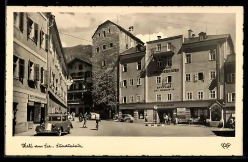AK Zell am See, Stadtplatz mit Häusern und Autos