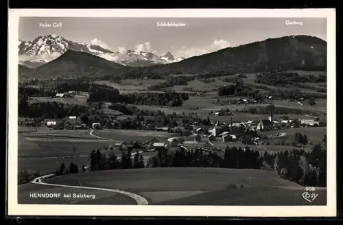 AK Henndorf bei Salzburg, Panorama mit Kirche, Hoher Göll im Hintergrund