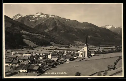 AK Bramberg /Pinzgau, Panorama mit Kirche und Bergen