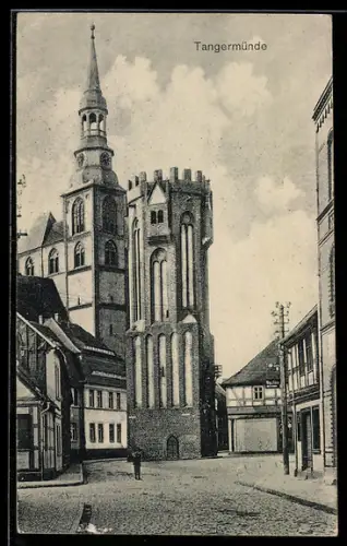 AK Tangermünde, die Kirche hinter dem Eulenturm