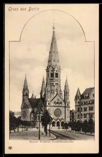 AK Berlin-Charlottenburg, Strassenpartie an der Kaiser Wilhelm-Gedächtniskirche
