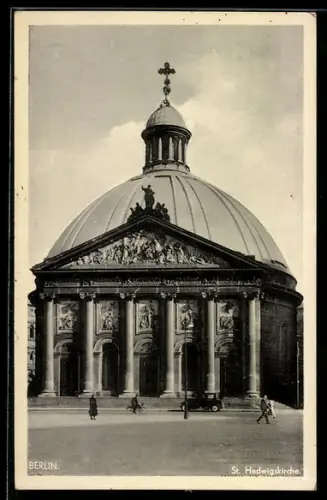 AK Berlin, St. Hedwigskirche mit Strassenpartie, Behrenstrasse