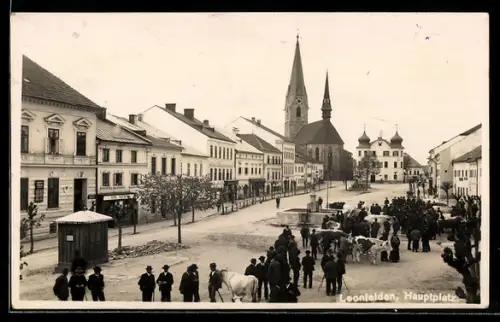 AK Leonfelden /Ob.-Öst., Hauptplatz mit Kirche und Geschäft von Karl Huemer
