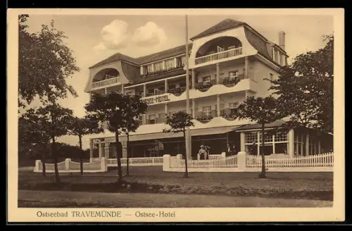 AK Travemünde, Ostsee-Hotel in der Aussenansicht