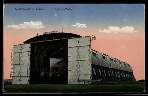 AK Gotha, Luftschiffhafen mit Zeppelin