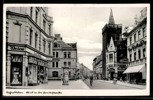 AK Aschersleben, Blick in die Breitestrasse mit Litfasssäule
