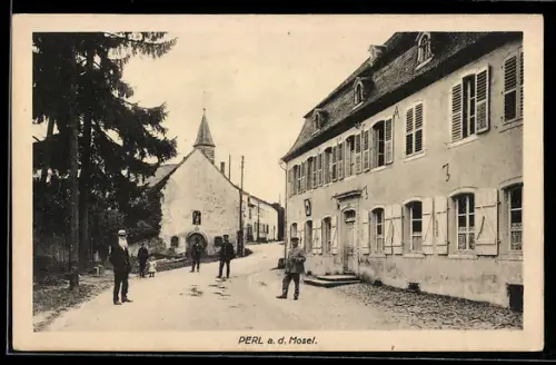 AK Perl a. d. Mosel, Strassenpartie mit Anwohnern