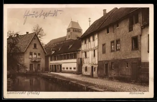 AK Lambrecht / Pfalz, Mühlstrasse mit Blick zur Kirche