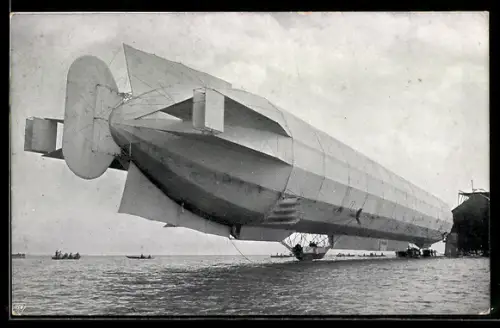 AK Zeppelin`s Luftschiff vor dem Aufstieg, Neues Modell