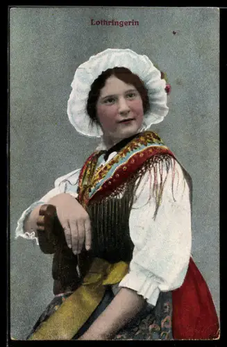 AK Junge Frau in elsass-lothringischer Tracht