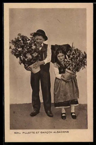 AK Fillette et garcon alsaciens, elsass-lothringische Tracht
