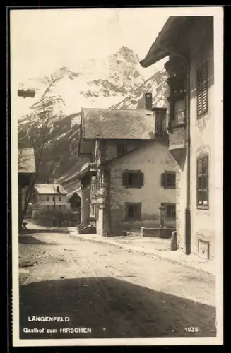 AK Längenfeld, Gasthof zum Hirschen mit Blick auf das Hochgebirge