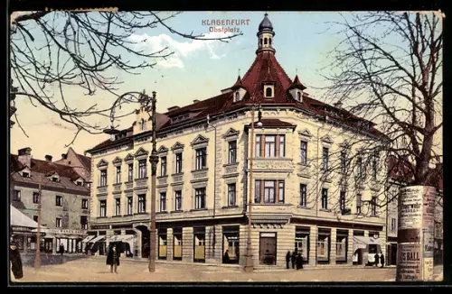 AK Klagenfurt, Obstplatz mit Passanten und Litfasssäule