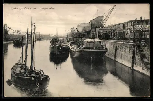AK Ludwigshafen a. Rh., Luitpoldhafen, Frachtschiffe, Hafenanlagen