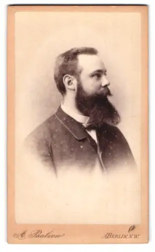 Fotografie A. Paalzow, Berlin, Wilsnackerstr. 1, Porträt eines Mannes im Profil