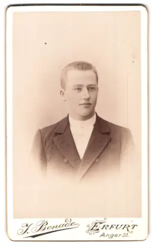 Fotografie J. Benade, Erfurt, Anger 21, Porträt eines jungen Mannes