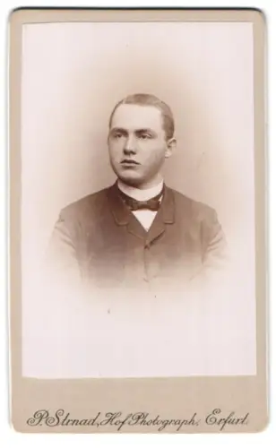 Fotografie P. Strnad, Erfurt, Porträt eines jungen Mannes