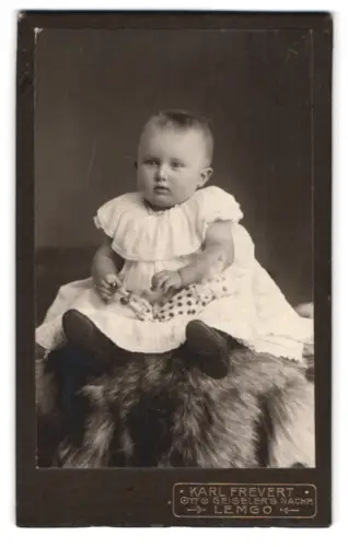 Fotografie Karl Frevert, Lemgo, Bismarckstrasse, Porträt eines Kleinkinds