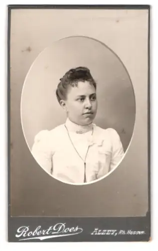 Fotografie Robert Does, Alzey /Hessen, Porträt einer jungen Frau