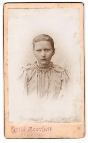 Fotografie Otto Goorsen, Ort unbekannt, Porträt eines jungen Mädchens