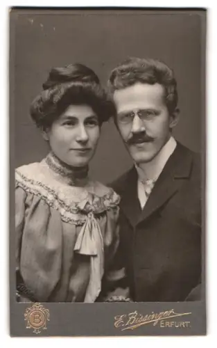 Fotografie E. Bissinger, Erfurt, Anger 25, Porträt eines Mannes und einer Frau