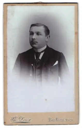 Fotografie Ph. Does, Bad Kreuznach, Kurhausstrasse 14, Porträt eines eleganten Herrn