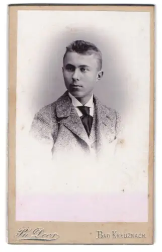 Fotografie Ph. Does, Bad Kreuznach, Kurhausstrasse 14, Porträt eines jungen Mannes