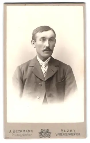Fotografie J. Beckmann, Alzey, Moltkestrasse, Porträt eines Herren