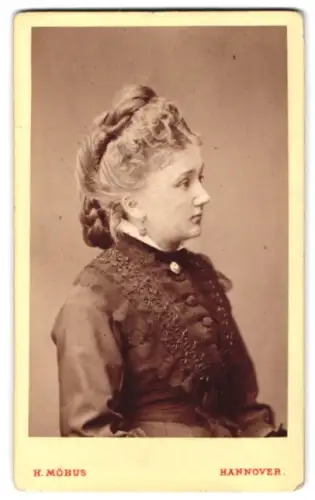 Fotografie H. Möbus, Hannover, Augustenstrasse 15, Porträt einer Dame im Profil