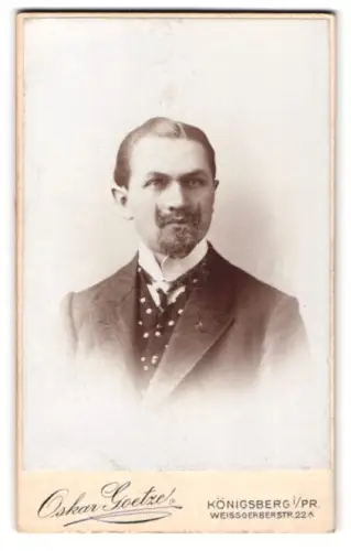 Fotografie Oskar Goetze, Königsberg i. Pr., Weissegerberstr. 22A, Portrait eines eleganten Herrn