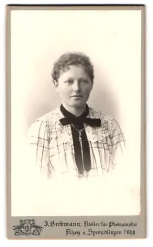 Fotografie J. Beckmann, Alzey, Porträt einer jungen Frau