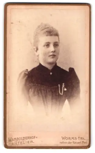 Fotografie F. Winguth, Worms am Rhein, Kämmererstr. 48, Porträt einer jungen Frau