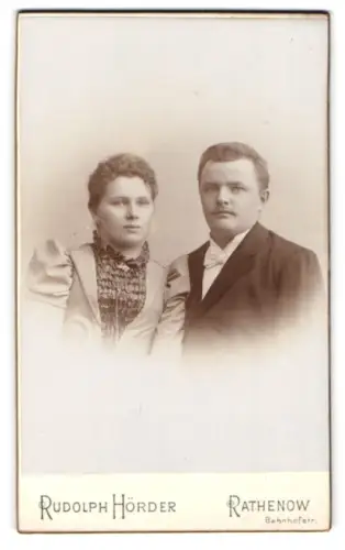 Fotografie Rudolph Höder, Rathenow, Bahnhofstrasse, Porträt eines Paares