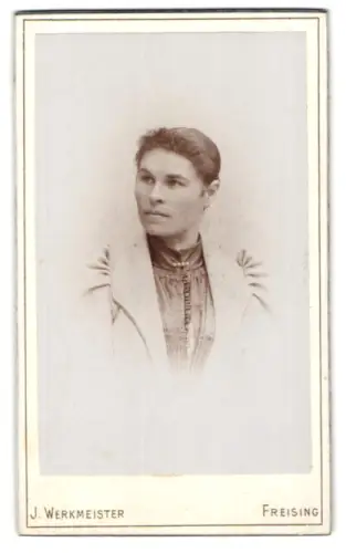 Fotografie J. Werkmeister, Freising, Amtsgerichtsgasse 4-45, Porträt einer Frau