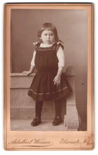 Fotografie Adalbert Werner, München, Elisenstr. Nr. 7, Porträt eines kleinen Kindes
