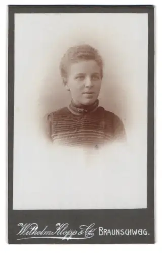 Fotografie Wilhelm Klopp & Co., Braunschweig, Porträt einer jungen Frau