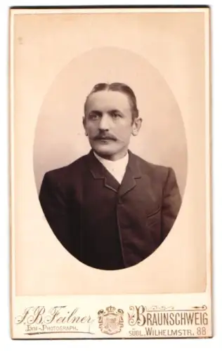 Fotografie J.B. Feilner, Braunschweig, Südliche Wilhelmstr. 88, Porträt eines Mannes