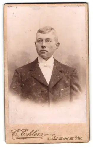 Fotografie C. Ehlers, Lehe, Portrait eines Herren
