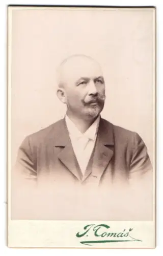 Fotografie J. Tomás, Praha, Václavské námestí 785-II, Porträt eines Herren