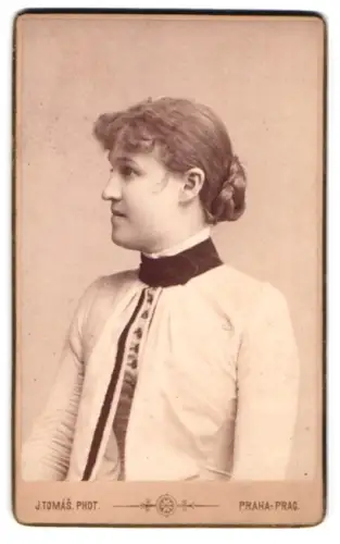 Fotografie J. Tomás, Prag, St. Wenzelsplatz Nr. 7, Profil einer jungen Frau