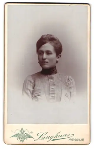 Fotografie Langhans, Prag, Wassergrasse 37, Porträt einer Dame