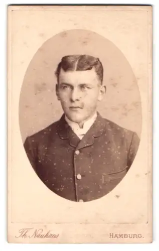 Fotografie Th. Nauhaus, Hamburg, Speersort 24, Porträt eines jungen Mannes