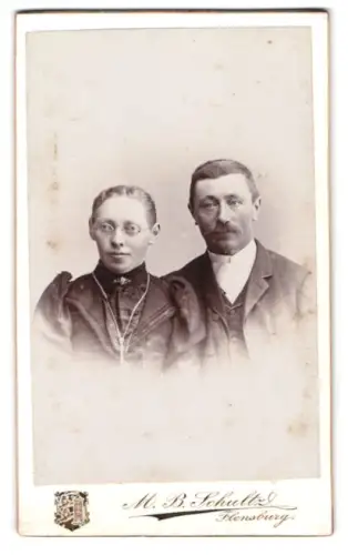 Fotografie M. B. Schultz, Flensburg, Nordhofenden 13, Porträt eines Paares