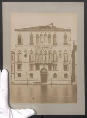 Fotografie unbekannter Fotograf, Ansicht Venedig, Pal. degli Ambasciatori, Grossformat 24 x 32cm