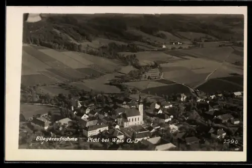 AK Pichl bei Wels, Fliegeraufnahme mit Kirche und Ortsansicht