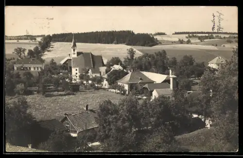 Foto-AK Pennewang, Ort mit Kirche und Gehöften