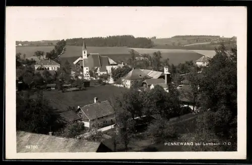 AK Pennewang bei Lambach, Ortsansicht mit Kirche und Gehöften