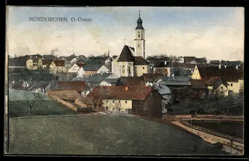 AK Münzkirchen /O.-Österr., Panorama mit Kirche